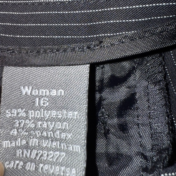 Ava NEW Woman’s Black Pinstripe skimmer Pants  back button pockets faux 16 - Picture 5 of 10